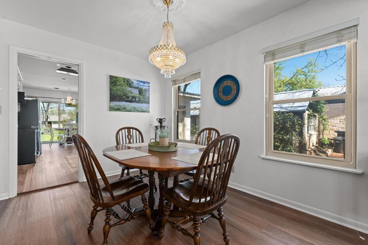 Vintage Veranda - Ping Pong Table & More Fredericksburg Exterior photo