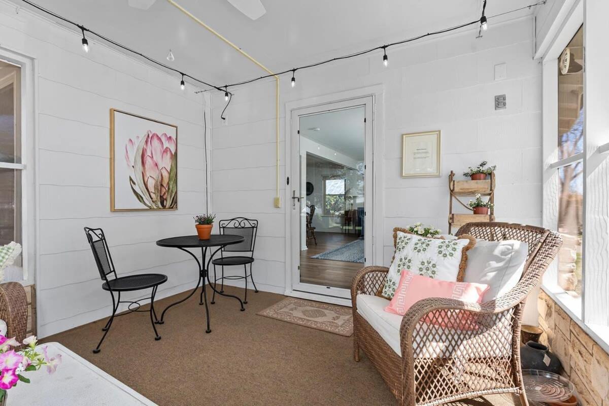 Vintage Veranda - Ping Pong Table & More Fredericksburg Exterior photo
