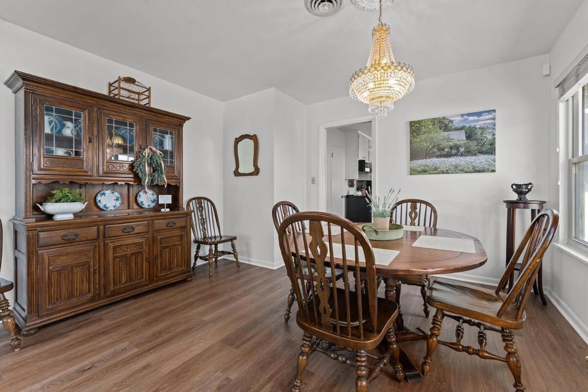 Vintage Veranda - Ping Pong Table & More Fredericksburg Exterior photo